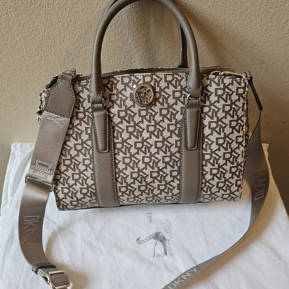 DKNY crossbody bag - Picture 1 of 9